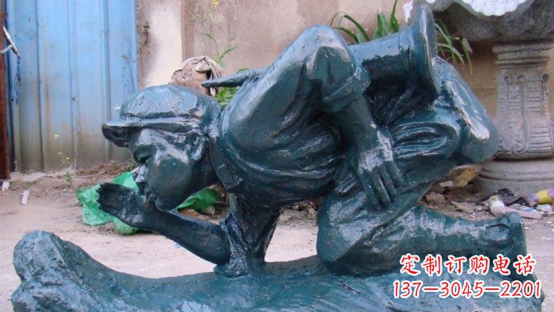 鹤壁传统文化符号——小红军冲锋号雕塑