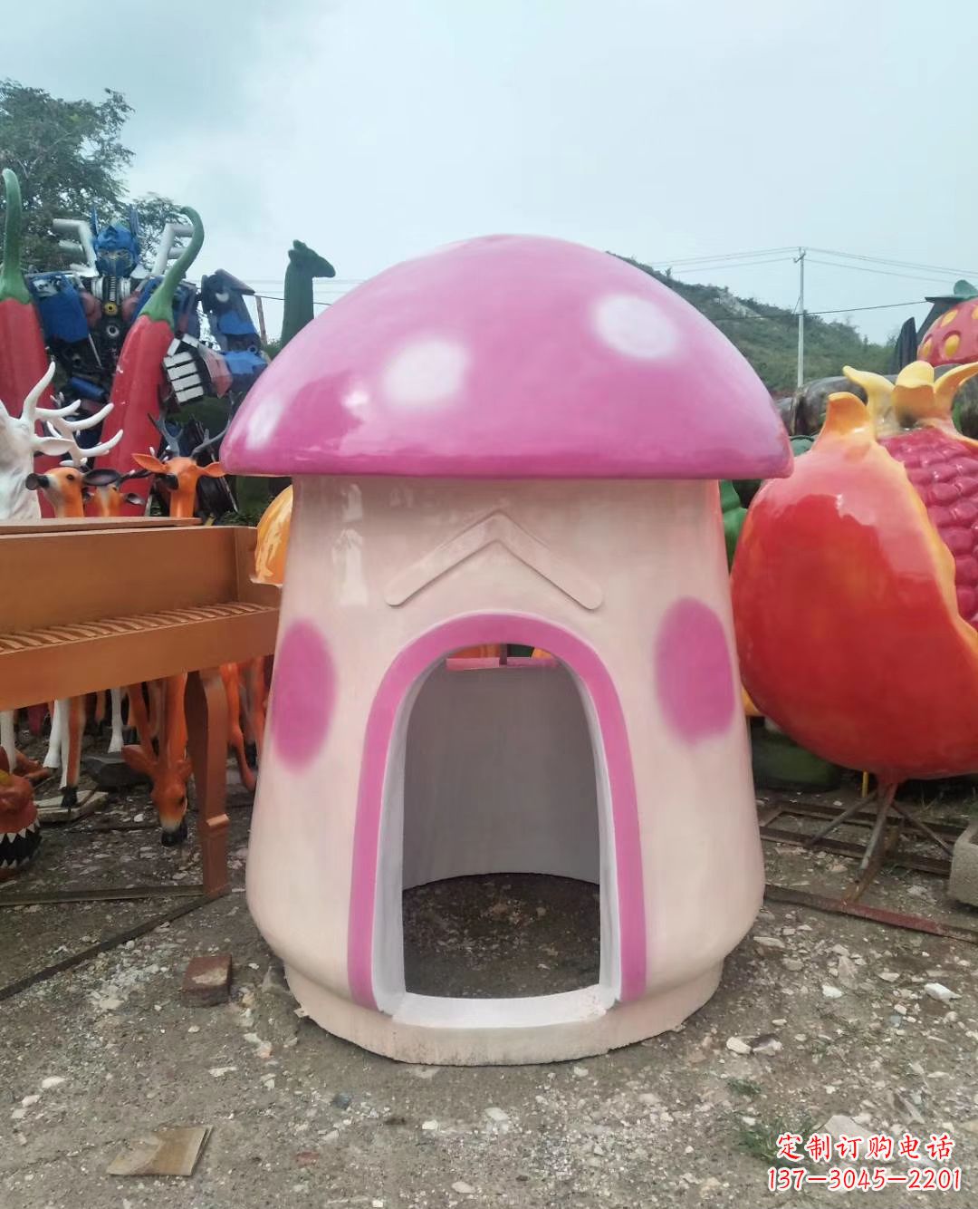鹤壁精致彩绘蘑菇屋雕塑
