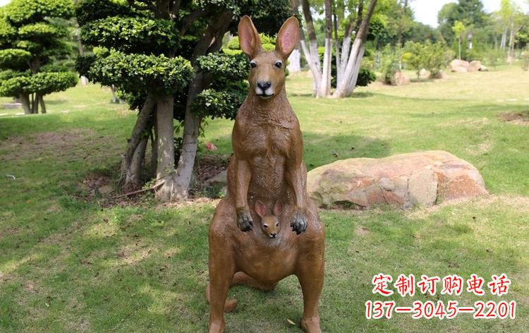 鹤壁公园玻璃钢仿真袋鼠雕塑