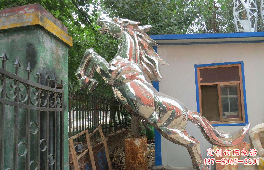 鹤壁优雅凌厉的不锈钢奔跑马雕塑