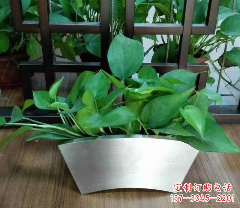 鹤壁高质量不锈钢花盆雕塑,享受自然完美烘托