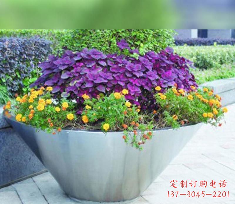鹤壁中领雕塑精致无比的花盆雕塑
