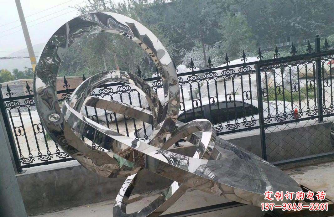 鹤壁宁静湖畔,圆环景观雕塑助公园璀璨
