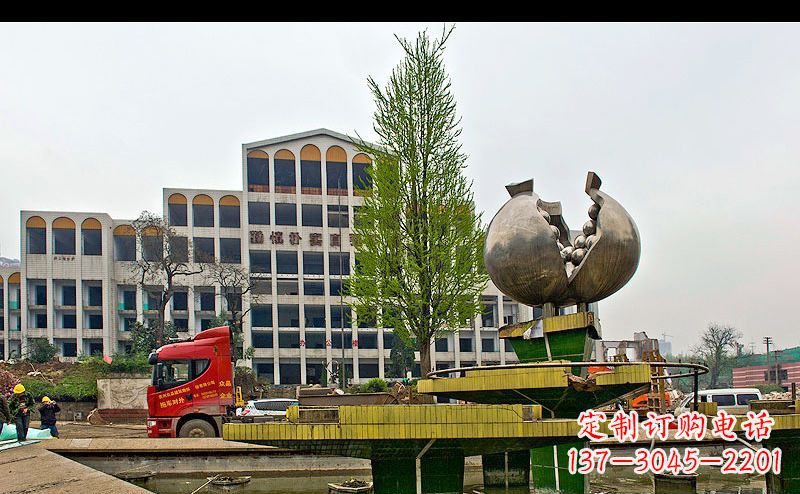鹤壁精美不锈钢石榴景观雕塑