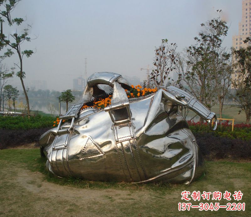 鹤壁不锈钢手提包雕塑--传承经典,拥有独特之美