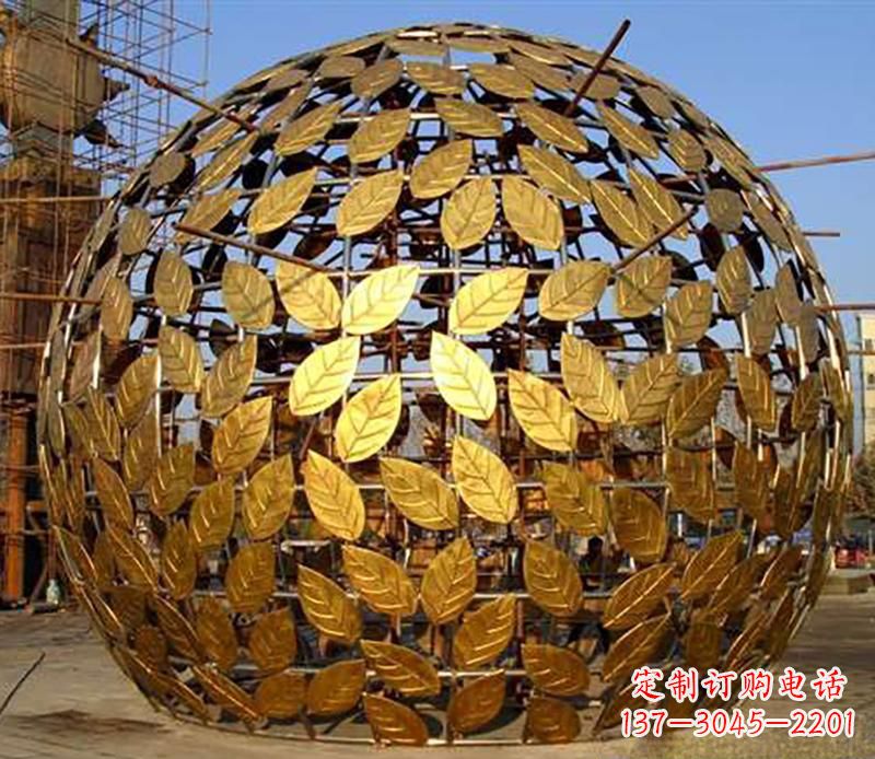 鹤壁不锈钢树叶镂空球景观雕塑