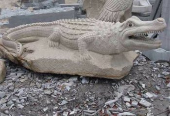 鹤壁鳄鱼黄沙岩动物石雕精致装饰您的家