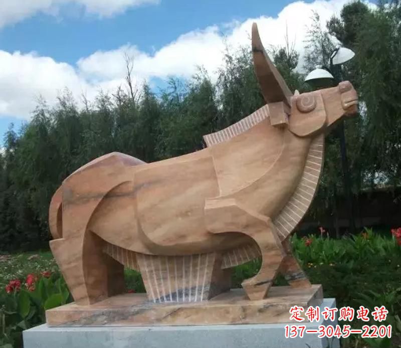 鹤壁公园抽象动物牛石雕