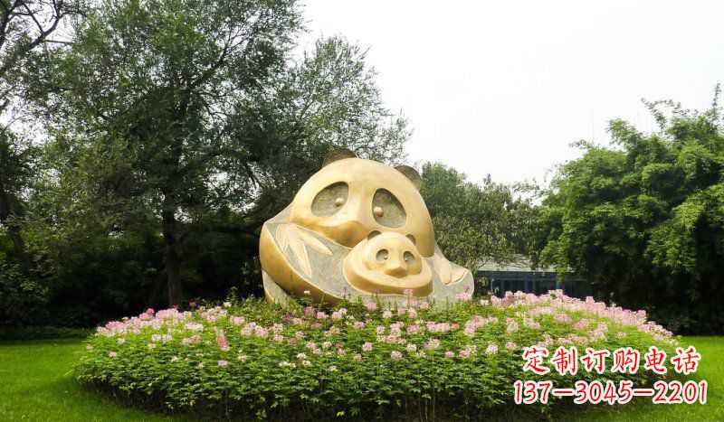 鹤壁熊猫雕塑 - 令公园增添无限活力