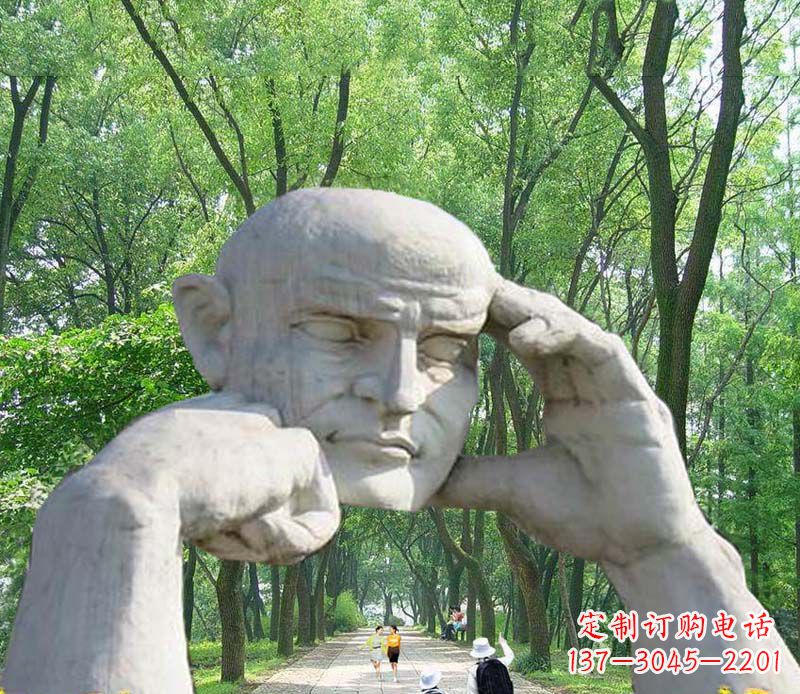 鹤壁公园抽象人物拱门石雕