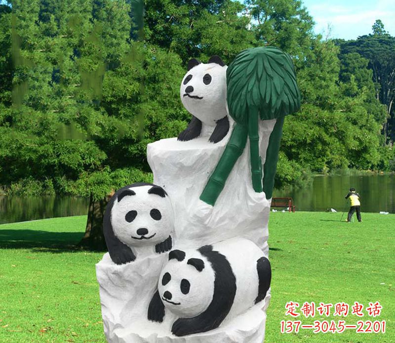 鹤壁公园大熊猫雕塑
