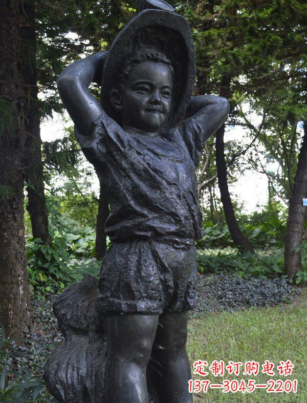 鹤壁公园戴草帽的小男孩人物铜雕
