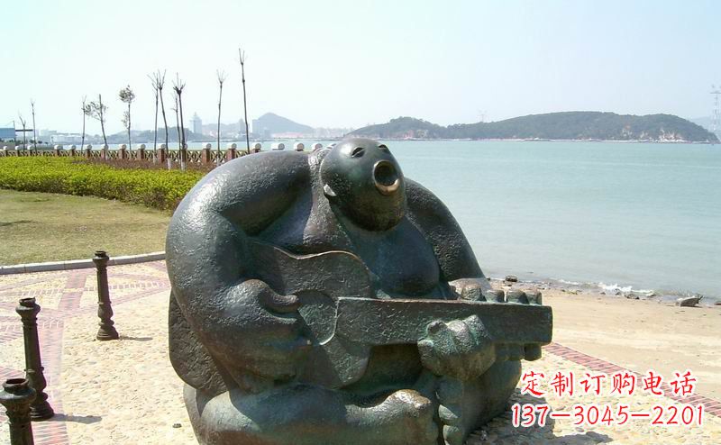 鹤壁公园弹吉他抽象人物铜雕