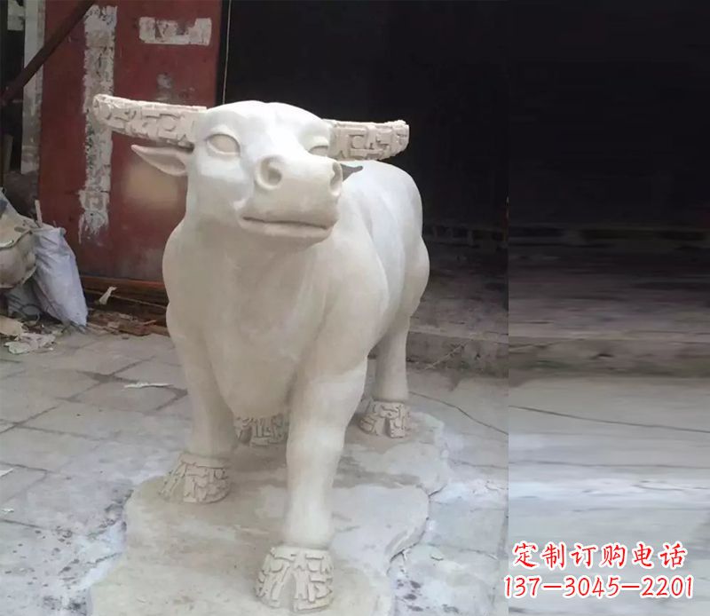 鹤壁公园动物景观石雕牛