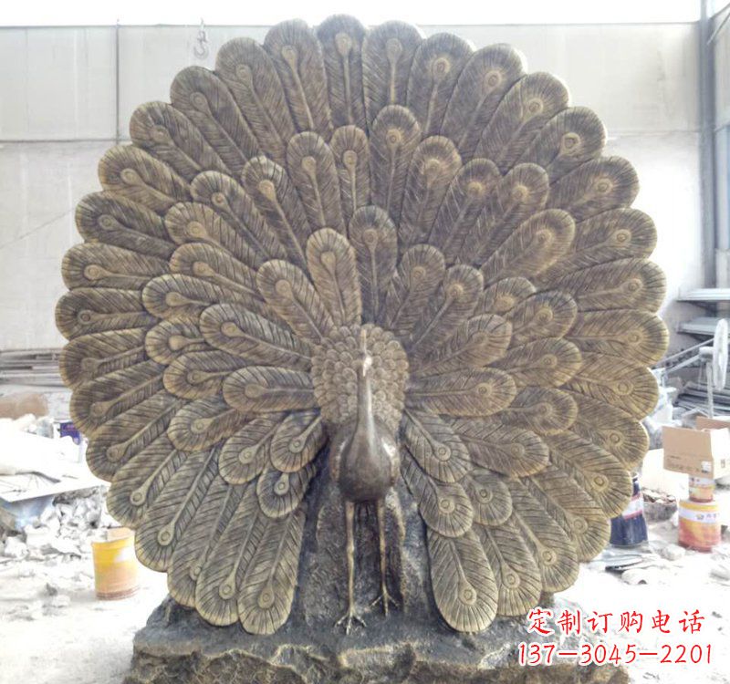 鹤壁公园动物孔雀铜雕
