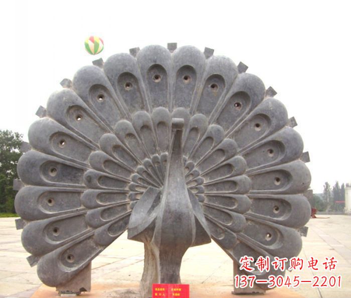 鹤壁公园动物孔雀开屏石雕
