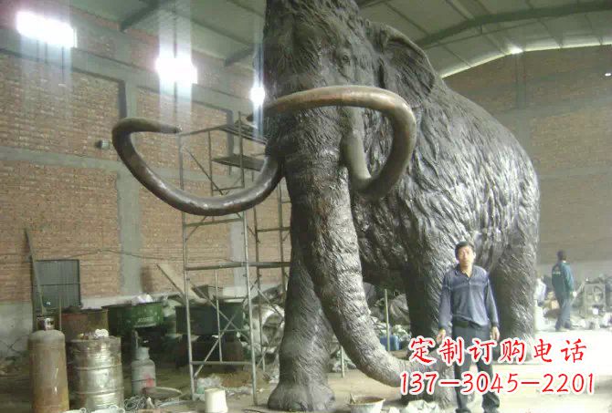 鹤壁铜雕动物雕塑精美大气的长毛象雕塑