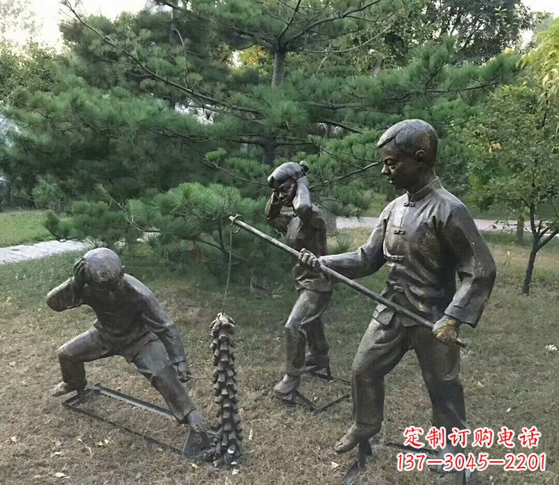 鹤壁公园放鞭炮的儿童铜雕