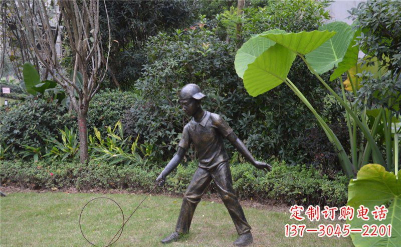 鹤壁铜雕“小男孩滚铁环”
