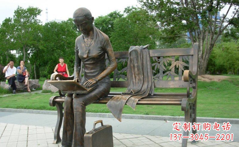鹤壁把童真雕刻在铜雕中——女孩雕塑