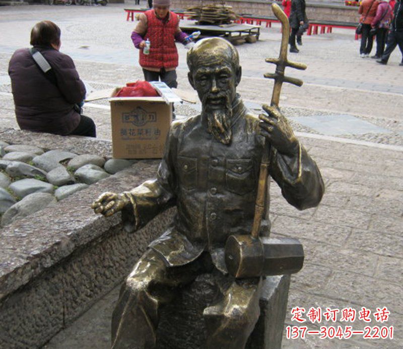 鹤壁精美绝伦的「老人拉二胡铜雕」