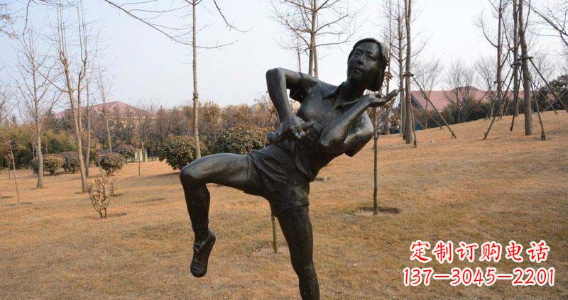 鹤壁优雅美丽,练武女孩铜雕