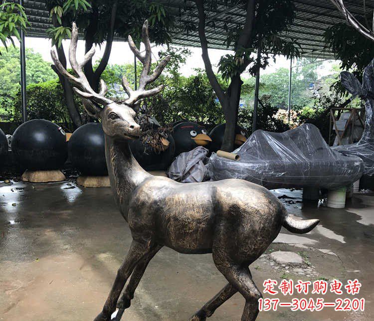 鹤壁静谧的梅花鹿铜雕