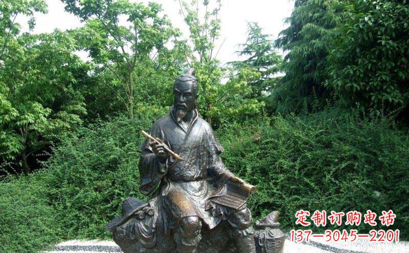 鹤壁公园拿着毛笔写字的渔翁人物景观铜雕