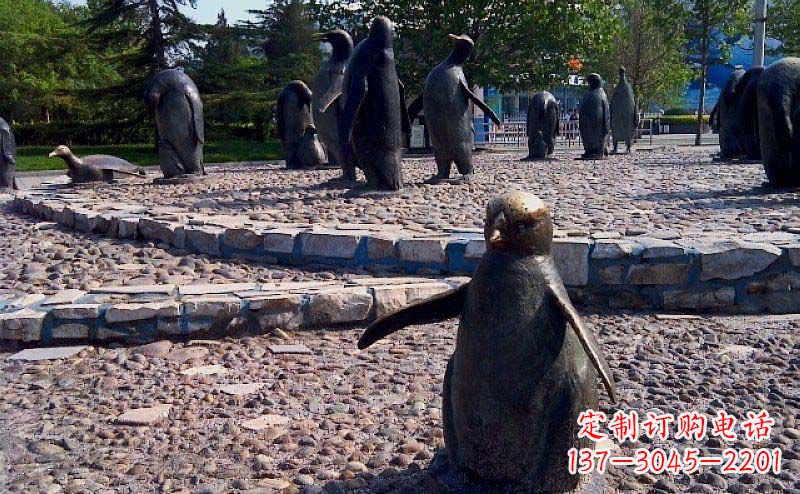 鹤壁公园企鹅动物铜雕