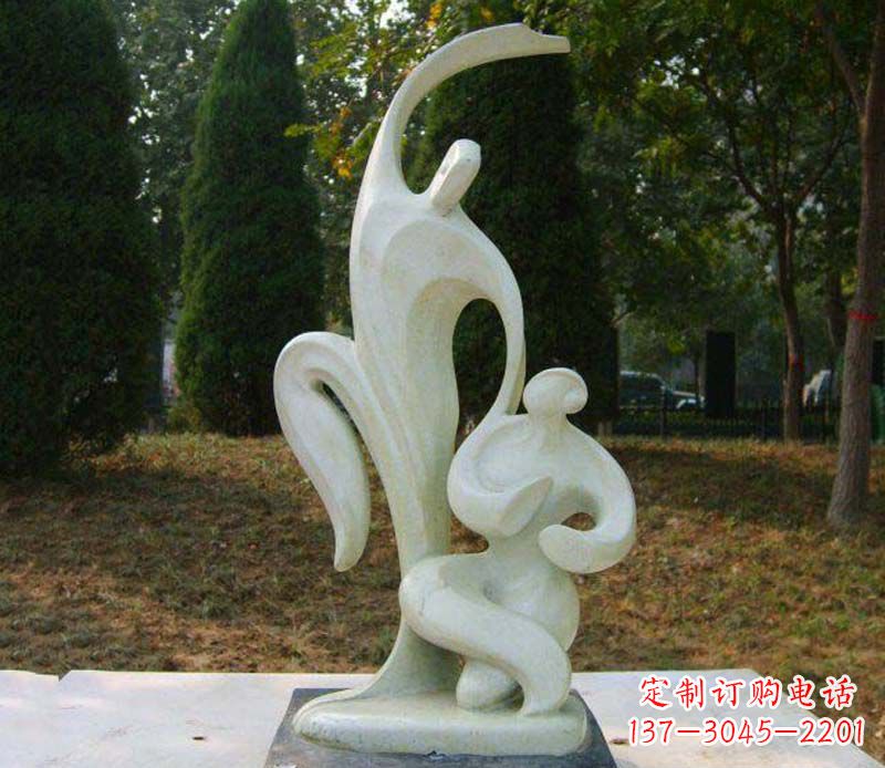 鹤壁恒久之爱公园情侣抽象人物雕塑