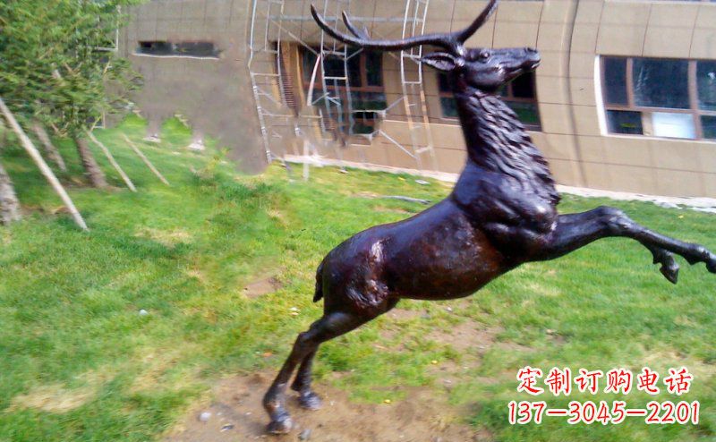 鹤壁公园跳跃的鹿动物铜雕