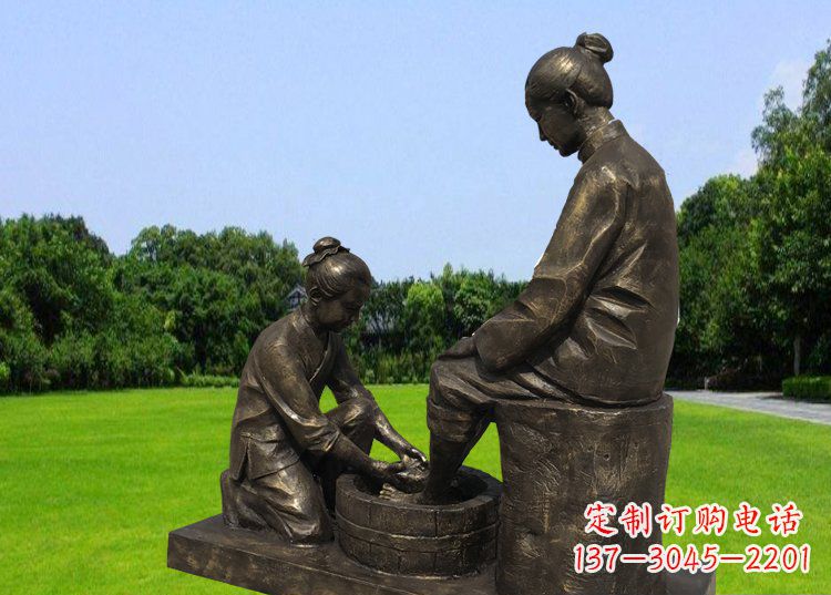 鹤壁浓浓爱意的母爱，定制青铜铸造的母亲雕塑