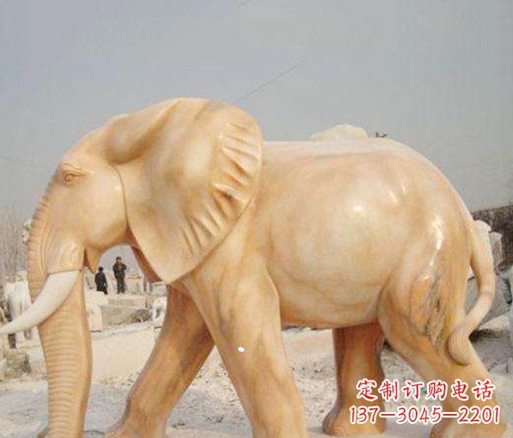 鹤壁公园晚霞红大象雕塑