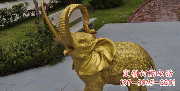 鹤壁呈现自然之美的小象铜雕