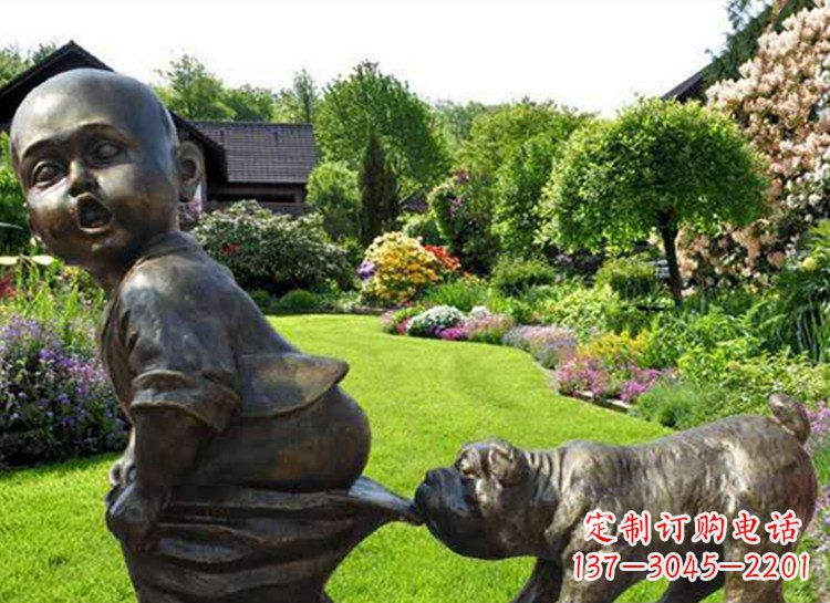 鹤壁小孩咬小狗大雕塑
