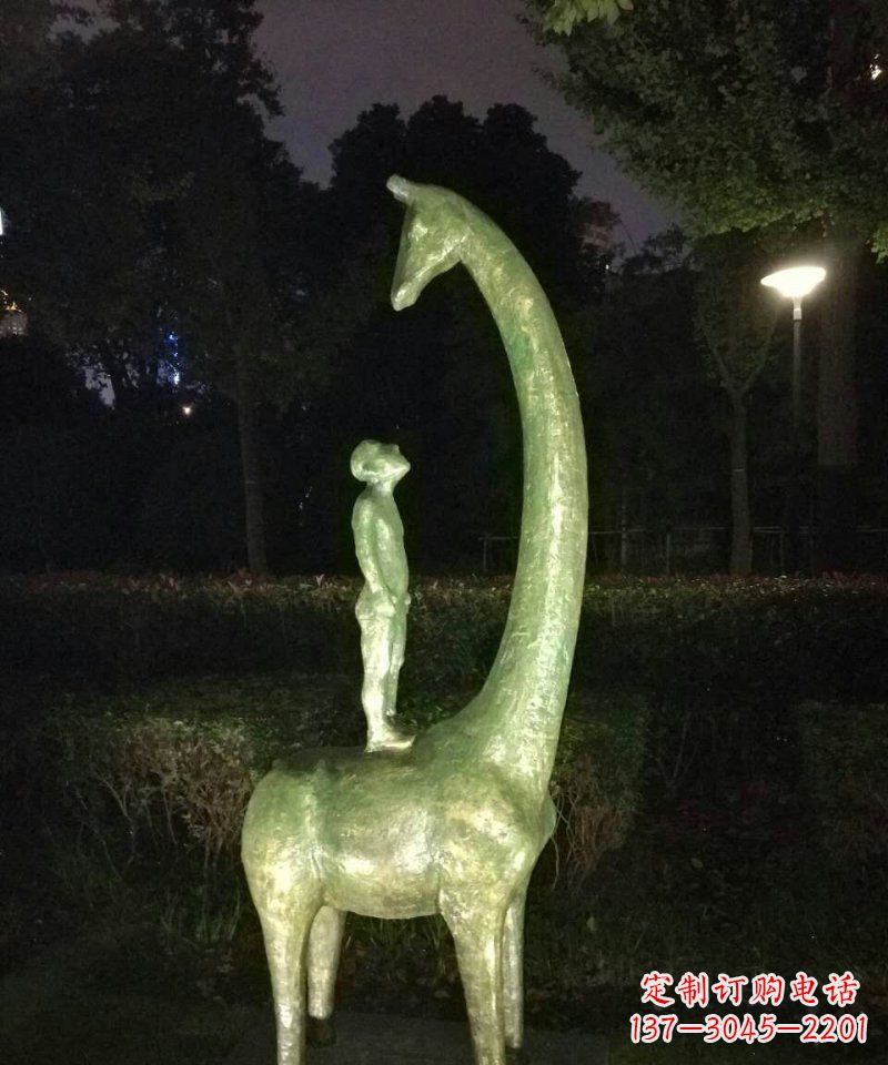 鹤壁壮观绝伦的长颈鹿雕塑