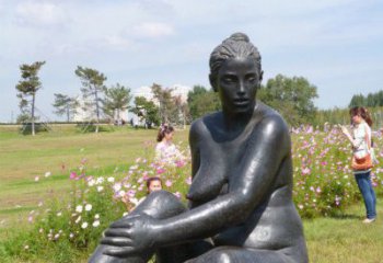 鹤壁中领雕塑给公园增添开心的女人铜雕