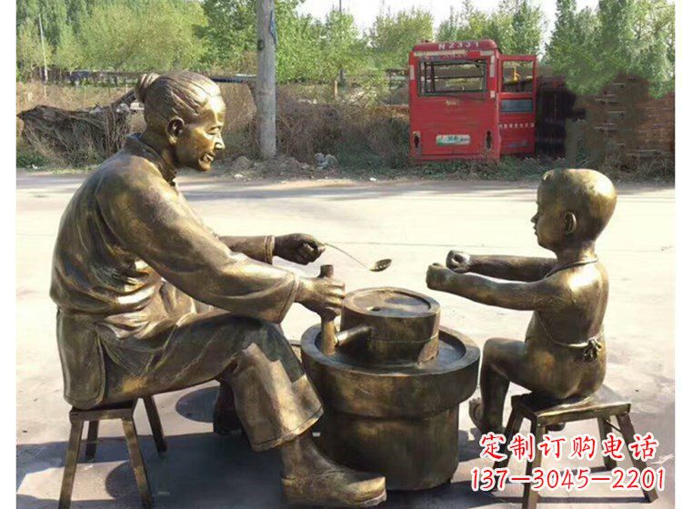 鹤壁浓情母亲磨豆浆小品人物铜雕;