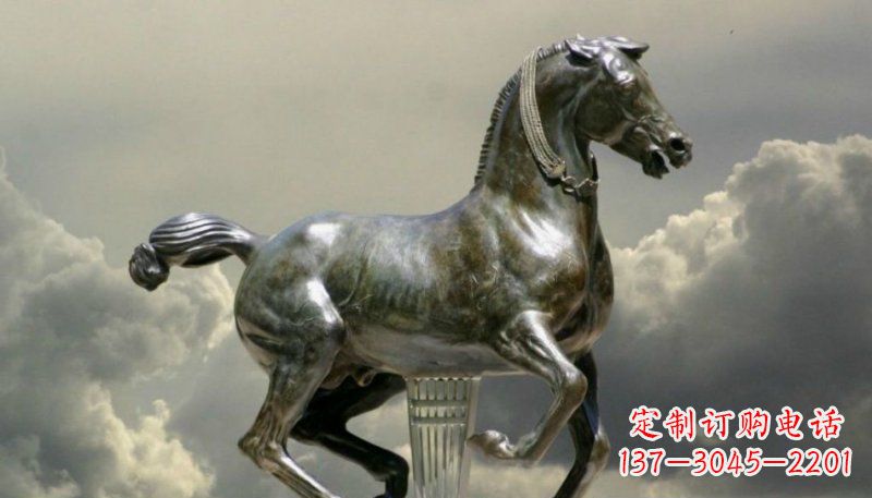 鹤壁铜雕艺术品:纯手工雕刻的奔马铜雕