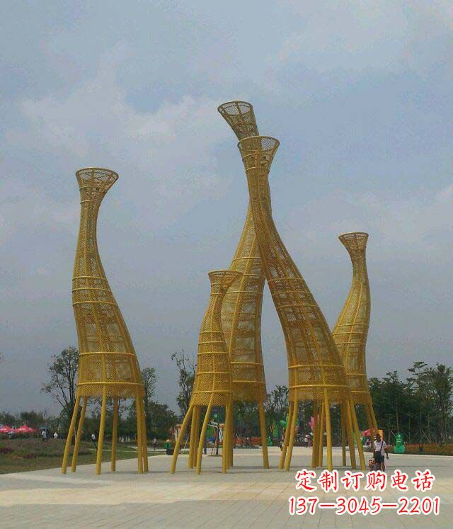 鹤壁优雅与浪漫的相遇——不锈钢长颈鹿雕塑
