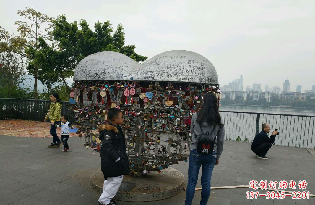 鹤壁不锈钢英文字母镂空景观雕塑