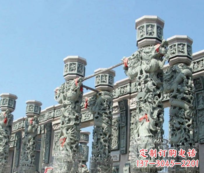 鹤壁青石龙柱雕塑,装点热闹的广场景观