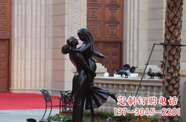 鹤壁广场浪漫情侣人物铜雕