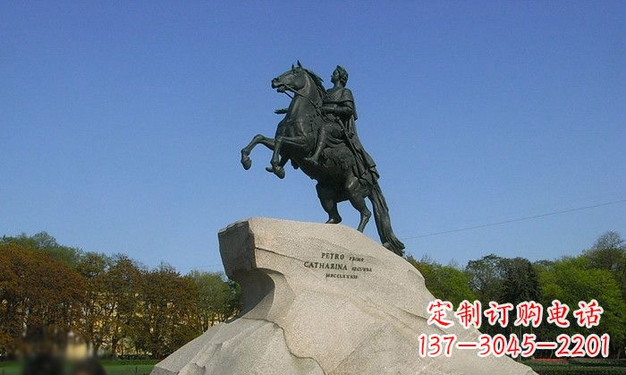 鹤壁广场骑马的人物铜雕