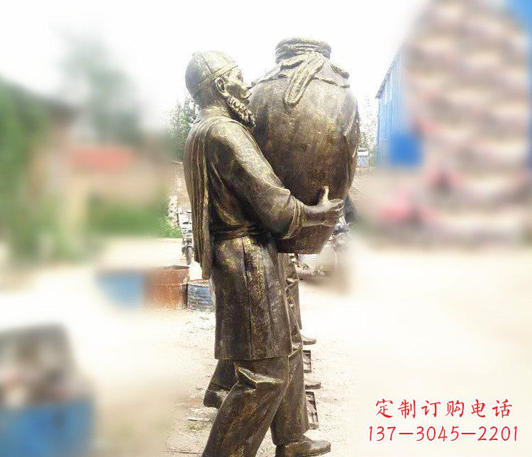 鹤壁铜雕店小二抱酒人物雕塑