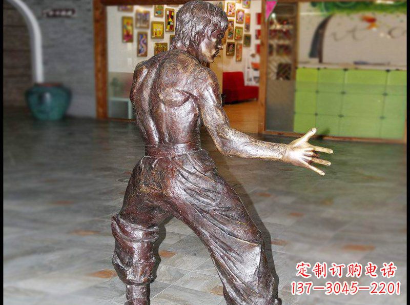 鹤壁精致铜制李小龙雕塑,雕刻细腻精美