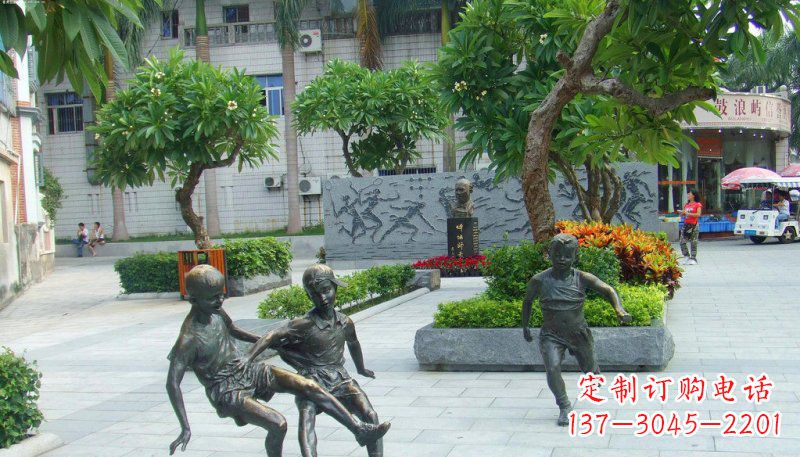 鹤壁匠心细作,精致铜雕足球小孩