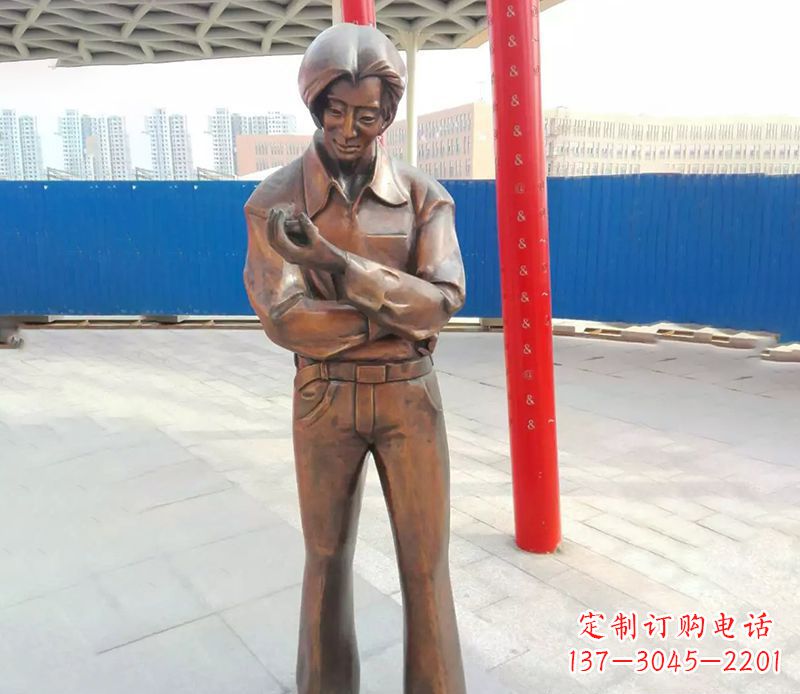 鹤壁广场中年女人人物铜雕