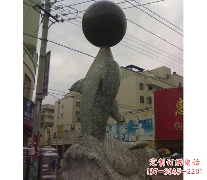 鹤壁海豚戏球石雕
