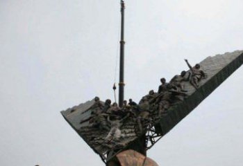 鹤壁充满激情的足球队人物铜雕